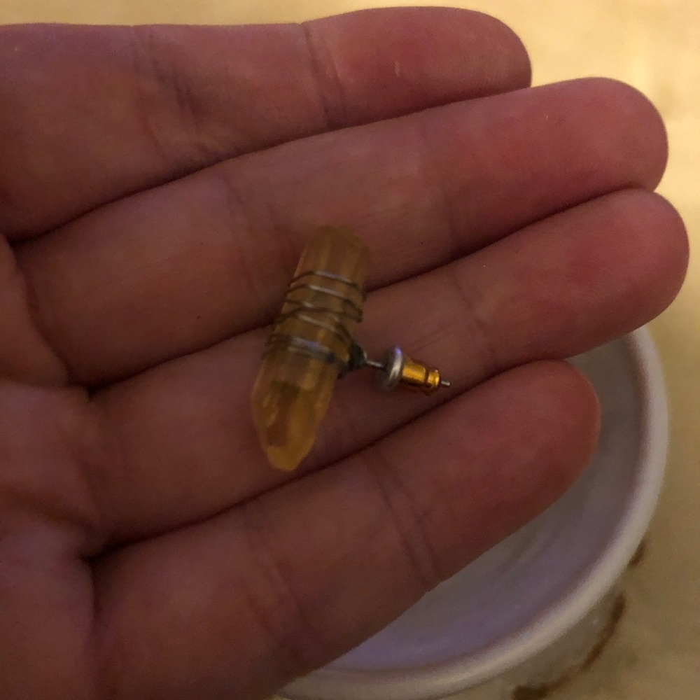 Rustic raw crystal earring - Picture 3 of 3